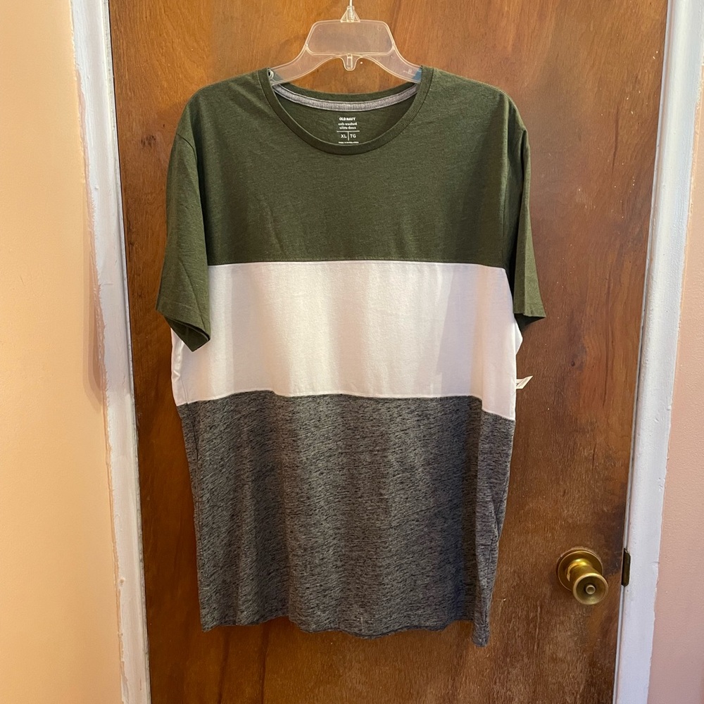 Old navy tee